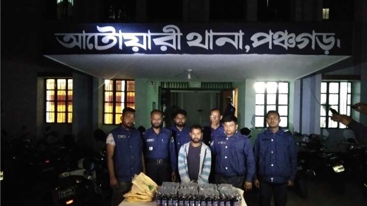 আটোয়ারীতে দুই'শ বোতল ফেনসিডিলসহ অটোরিকশা জব্দ, আটক-১